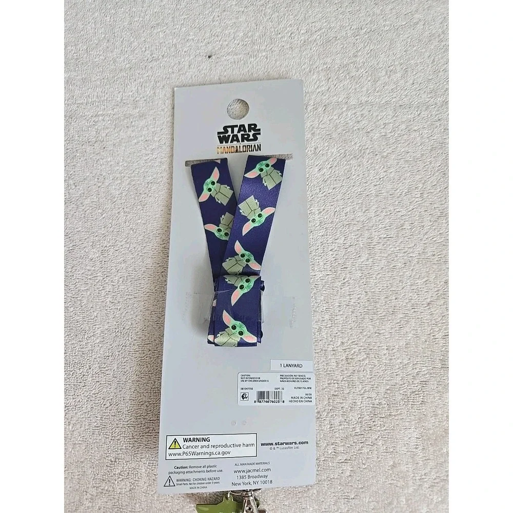 NWT-Disney Star Wars Mandalorian Grogu Lanyard Detachable Buckle/Baby Yoda Charm